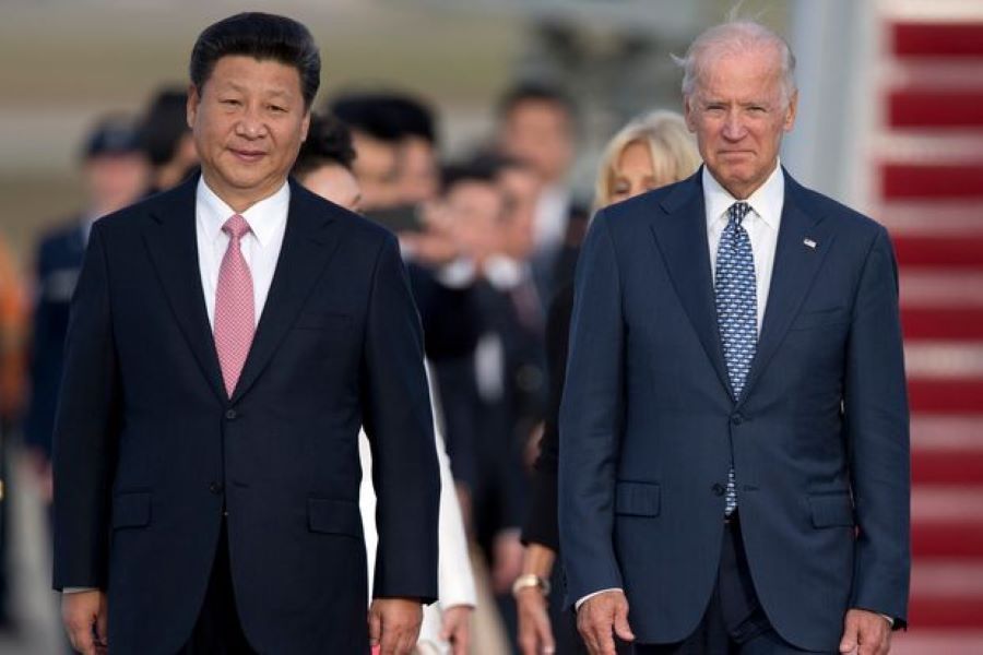 Joe Biden trong một cuộc gặp với Chủ tịch Trung Quốc Tập Cận B&igrave;nh. Ảnh: WSJ.