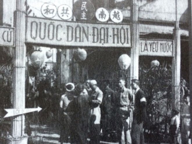 Chuẩn bị bầu cử Quốc hội kh&oacute;a I tại ng&otilde; Phất Lộc (H&agrave; Nội) năm 1946 - Ảnh: Thanh Ni&ecirc;n.