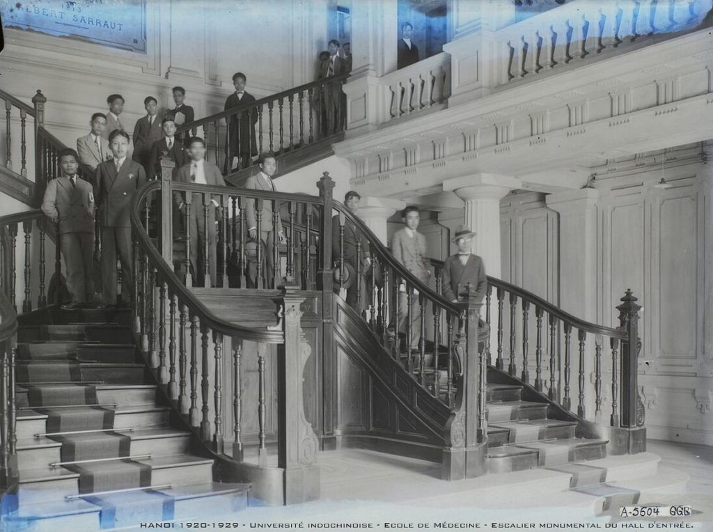 Sinh vi&ecirc;n Đại học Đ&ocirc;ng Dương (H&agrave; Nội) những năm 1920. Ảnh: Urbanist Hanoi.