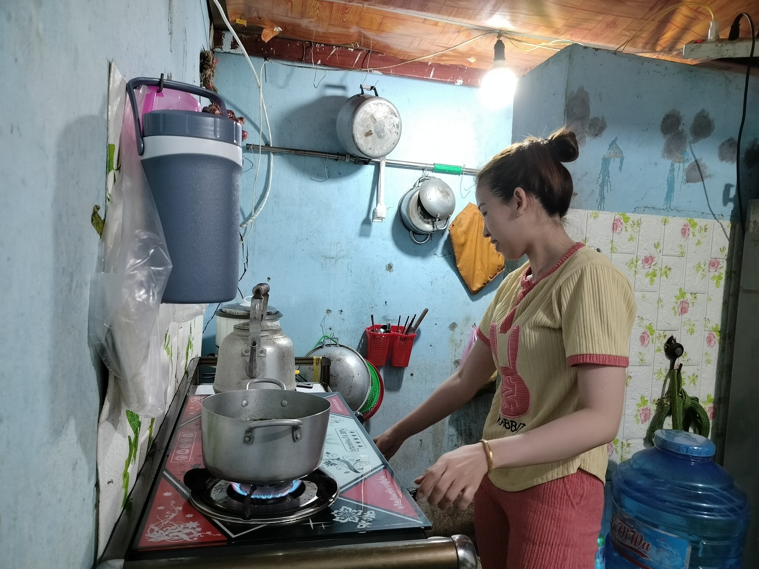 Nơi ở của một c&ocirc;ng nh&acirc;n may. Nguồn ảnh: B&aacute;o Lao Động.