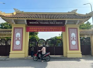 Nghĩa tử là nghĩa tận. Nghĩa trang Mai Dịch, Hà Nội. Ảnh: M.Chiến/Báo Người Lao Động.