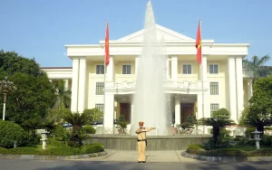 Trụ sở của Văn phòng Trung ương của Đảng Cộng sản Việt Nam ở đường Hùng Vương, Hà Nội. Ảnh: U.S. Department of State.