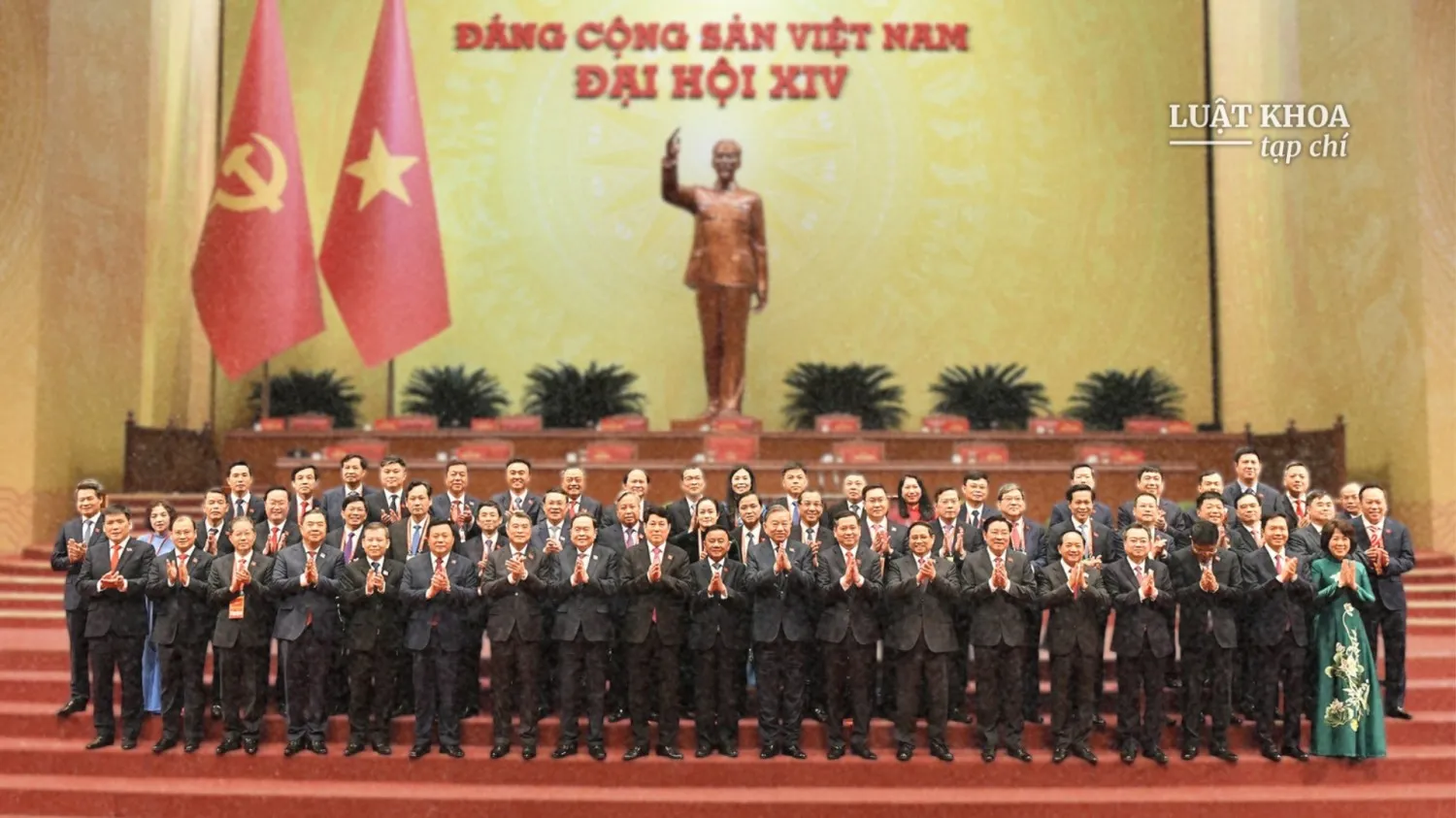 Đo&agrave;n đại biểu c&aacute;c cơ quan đảng ở trung ương chụp h&igrave;nh c&ugrave;ng l&atilde;nh đạo đảng, nh&agrave; nước. Nguồn ảnh: B&aacute;o Nh&acirc;n D&acirc;n.