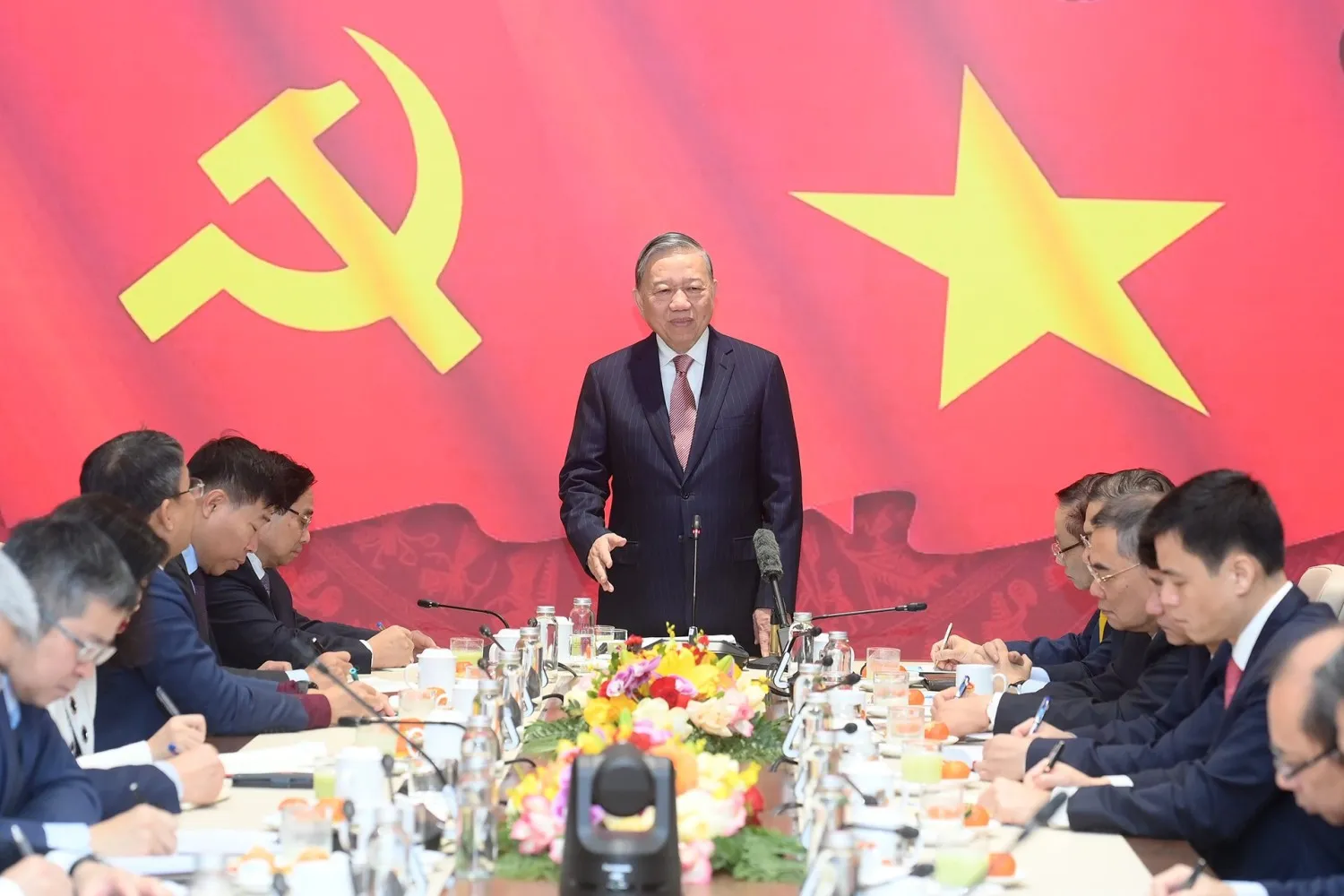 Ông Tô Lâm làm việc với các Đại sứ, Trưởng cơ quan đại diện Việt Nam ở nước ngoài vào ngày 25/1. Ảnh: Đăng Khoa/Báo Nhân Dân.