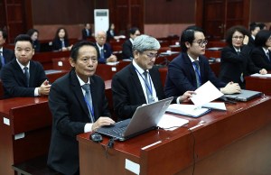 Nghị định mới cho chủ tịch xã quyền tước bằng luật sư, giới hành nghề bức xúc