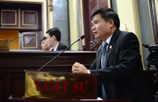 Luật sư Trương Xuân Tám phát biểu tại một phiên tòa. Ảnh minh họa. Nguồn ảnh: T.T.D./Báo Tuổi Trẻ.